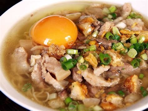  La Paz Batchoy: A Soul-Warming Noodle Soup With a Spicy and Savory Depth That Will Leave You Craving More!