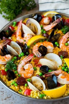  Paella Valenciana: Umami Seafood Explosion Meets Saffron-Infused Sunshine on Your Plate!